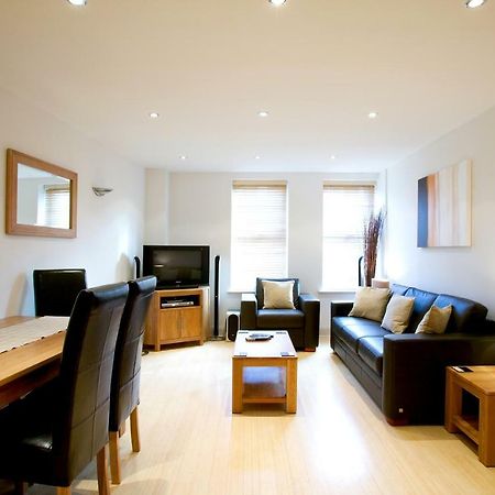 2 Bed 2 Bath At Pelican Hse In Newbury - Free Secure, Allocated Parking Esterno foto