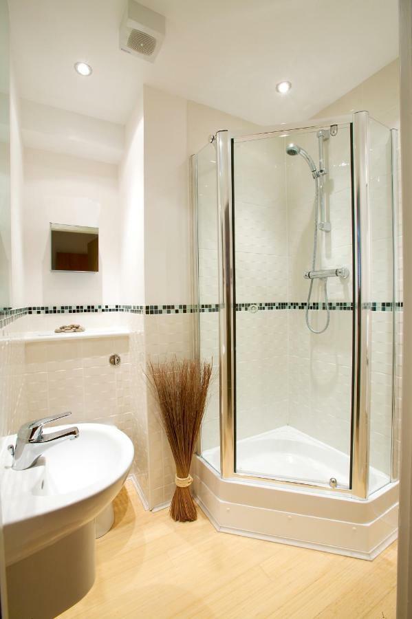 2 Bed 2 Bath At Pelican Hse In Newbury - Free Secure, Allocated Parking Esterno foto