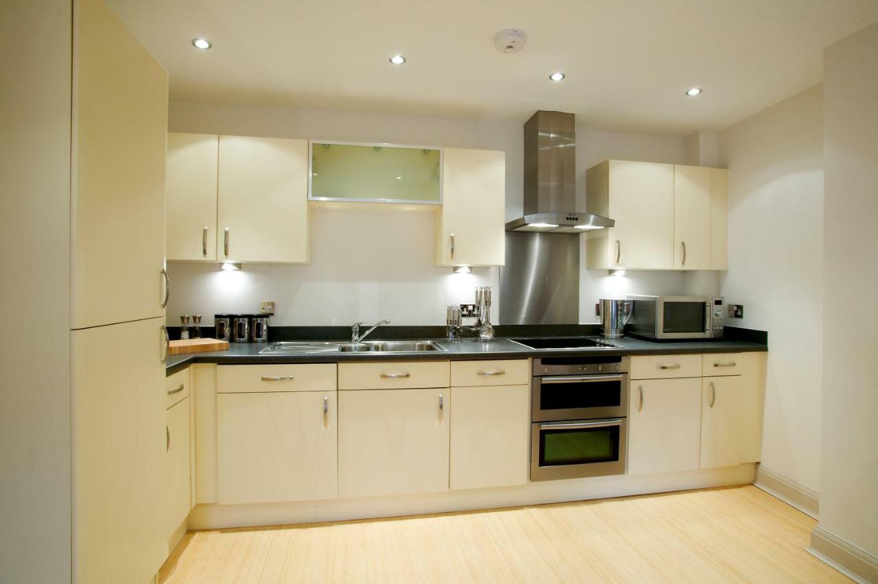 2 Bed 2 Bath At Pelican Hse In Newbury - Free Secure, Allocated Parking Esterno foto
