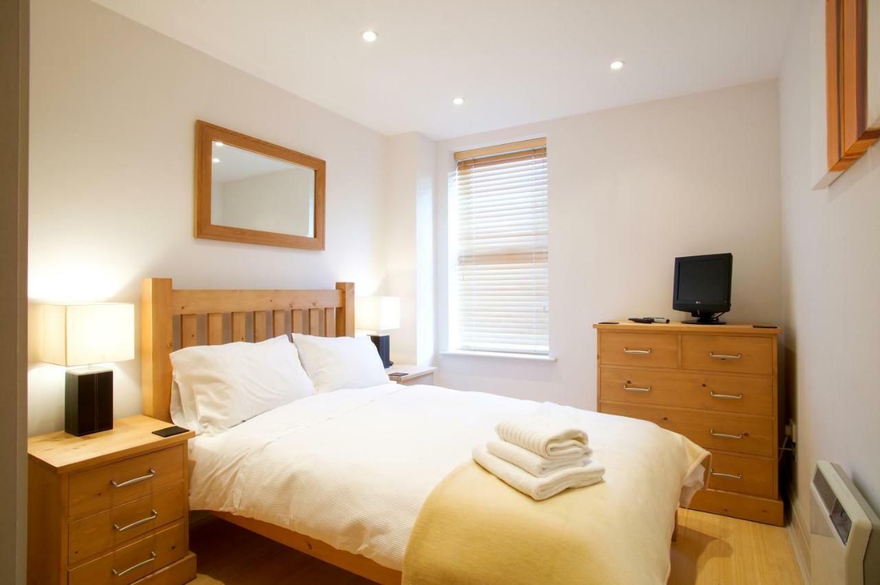 2 Bed 2 Bath At Pelican Hse In Newbury - Free Secure, Allocated Parking Esterno foto